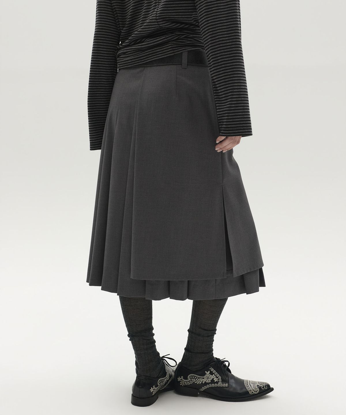 엘씨디씨티엠(LCDC™) LAYERED PLEATED MIDI SKIRT (GREY)