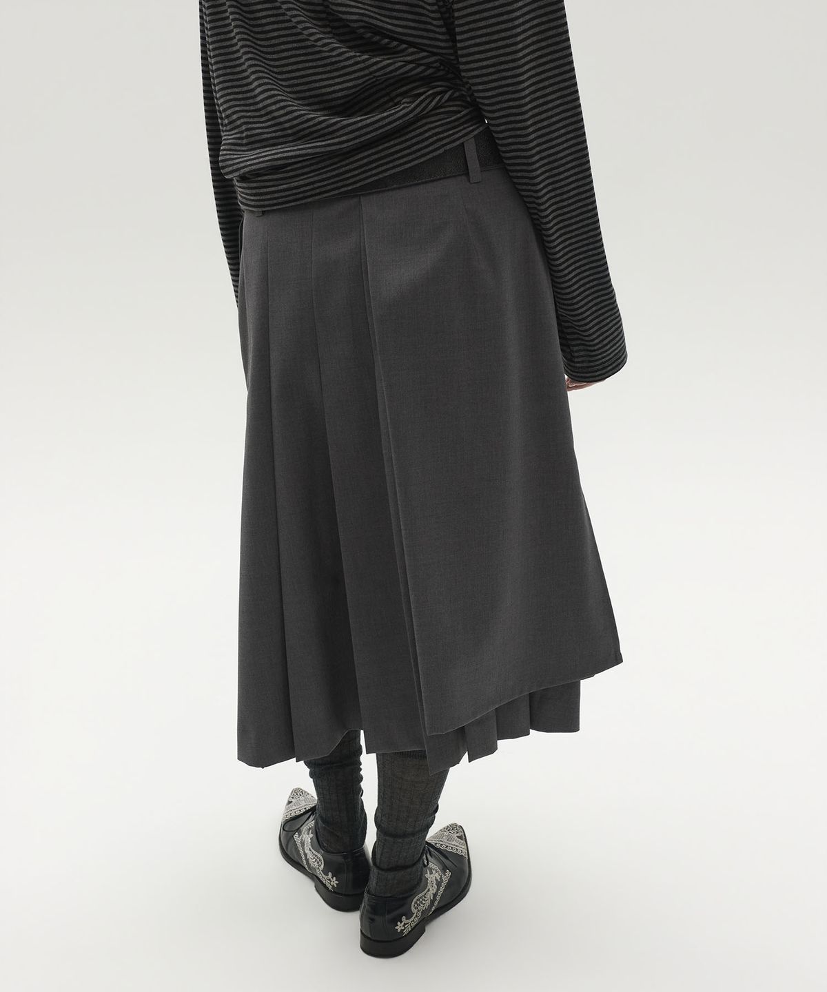 엘씨디씨티엠(LCDC™) LAYERED PLEATED MIDI SKIRT (GREY)