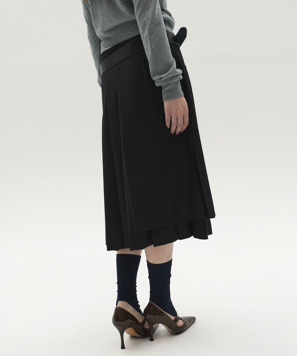 엘씨디씨티엠(LCDC™) LAYERED PLEATED MIDI SKIRT (BLACK)
