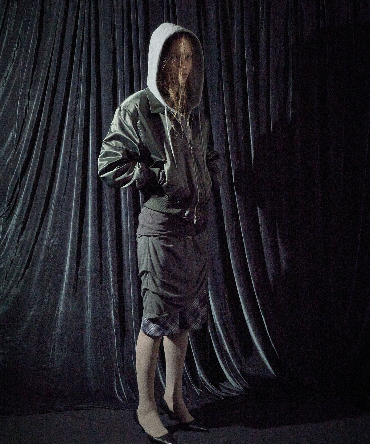 엘씨디씨티엠(LCDC™) SHIRRED JERSEY CHECK MIDI SKIRT (KHAKI)