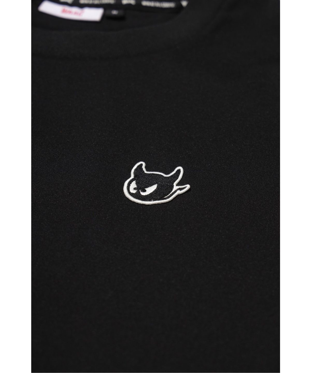 왁(WAAC) UNI WAACKY Graphic Crewneck Top WMTCA26604BKX