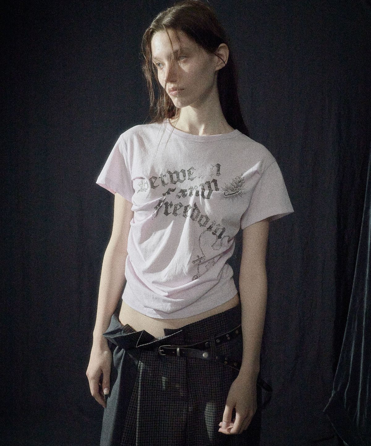 엘씨디씨티엠(LCDC™) DART-DETAIL GRAPHIC TEE (LAVENDER)