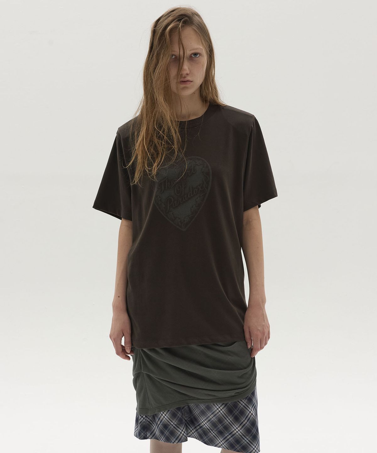 엘씨디씨티엠(LCDC™) DETACHABLE PAD PRINTED TEE (BROWN)