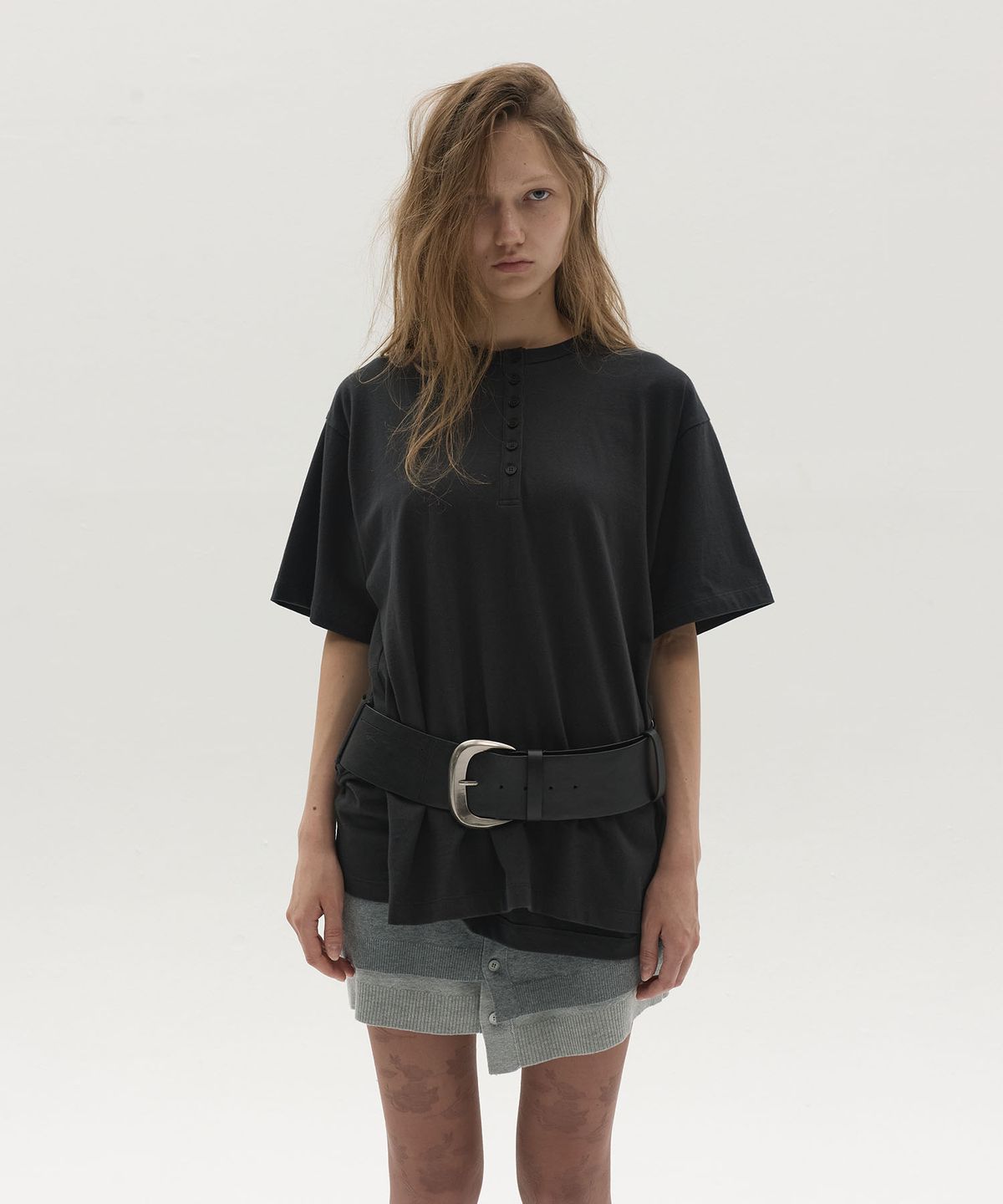 엘씨디씨티엠(LCDC™) STRUCTURED HENLEY TOP (BLACK)