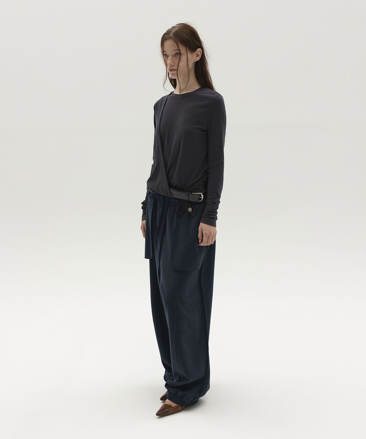 엘씨디씨티엠(LCDC™) DIAGONAL WRAP TOP (NAVY)