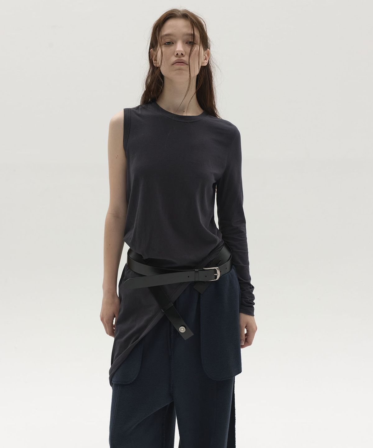 엘씨디씨티엠(LCDC™) DIAGONAL WRAP TOP (NAVY)