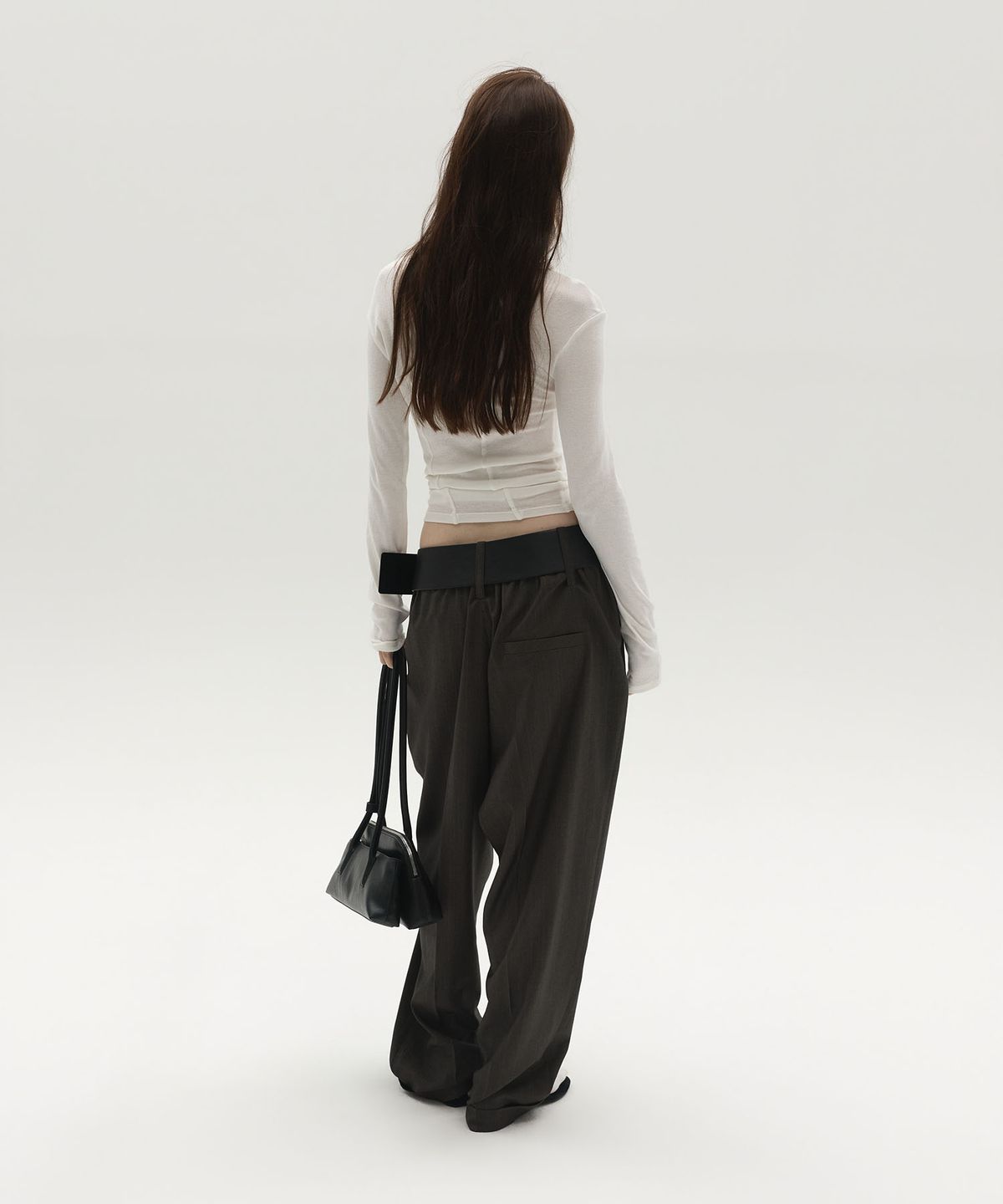 엘씨디씨티엠(LCDC™) NEW CURVED LONG SLEEVE TOP (WHITE)