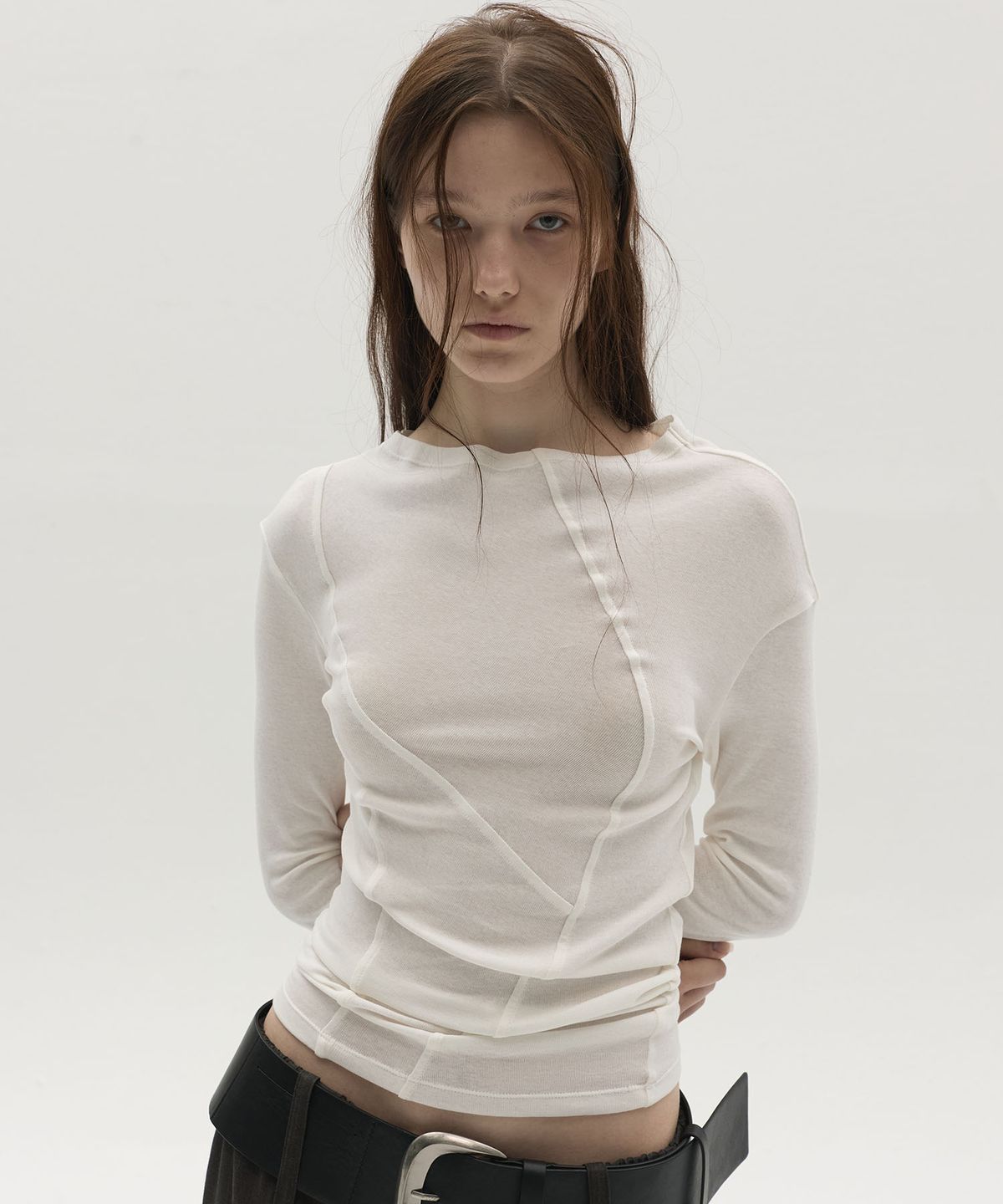 엘씨디씨티엠(LCDC™) NEW CURVED LONG SLEEVE TOP (WHITE)