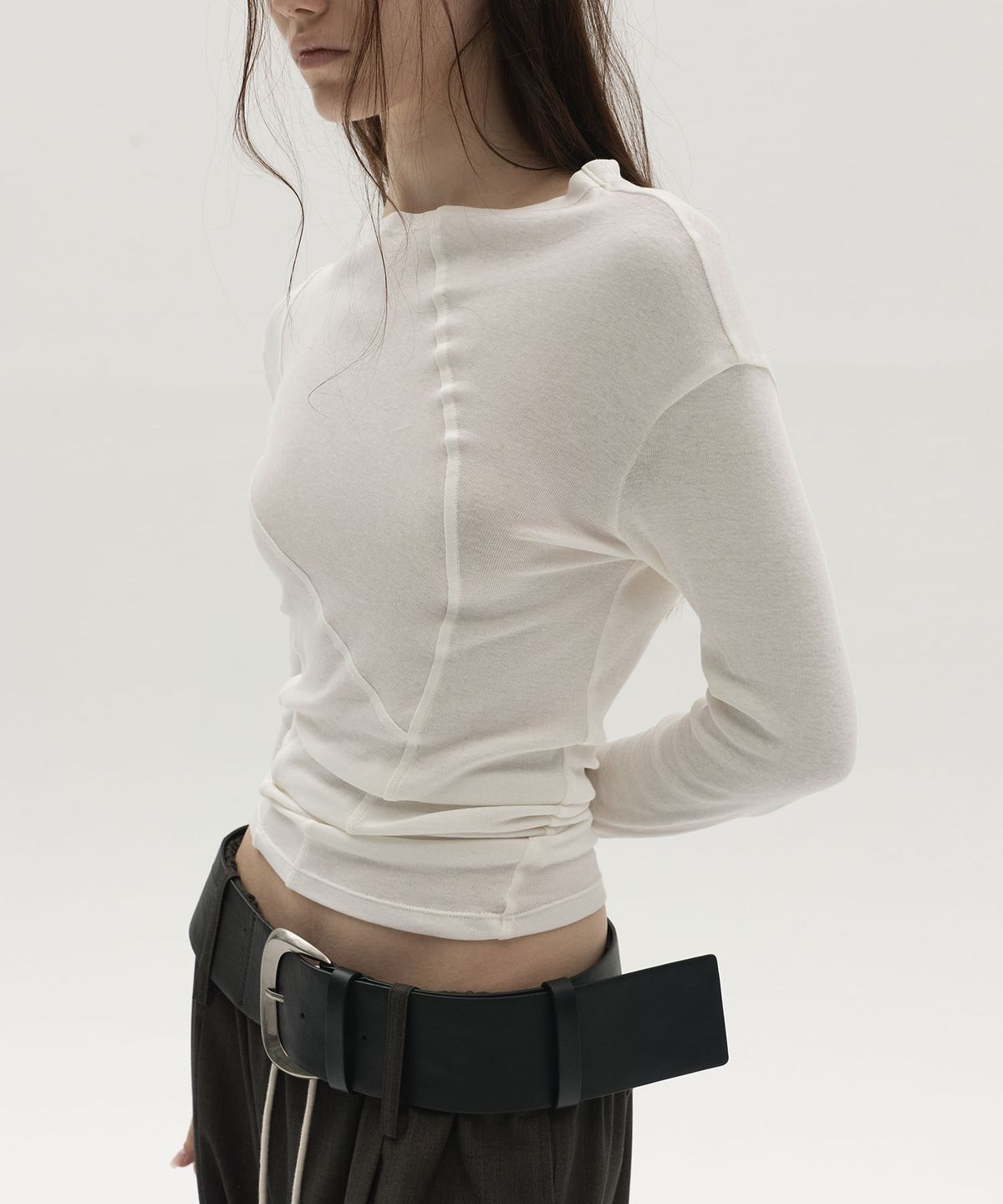 엘씨디씨티엠(LCDC™) NEW CURVED LONG SLEEVE TOP (WHITE)