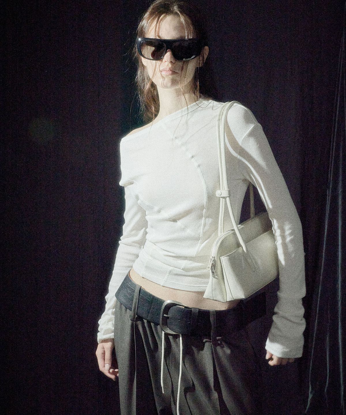 엘씨디씨티엠(LCDC™) NEW CURVED LONG SLEEVE TOP (WHITE)