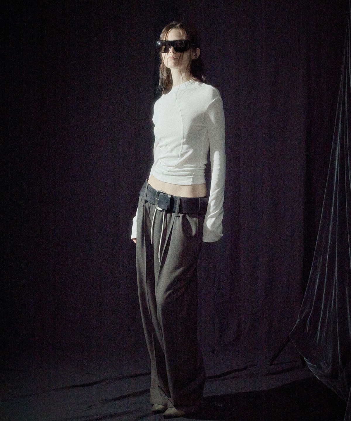 엘씨디씨티엠(LCDC™) NEW CURVED LONG SLEEVE TOP (WHITE)