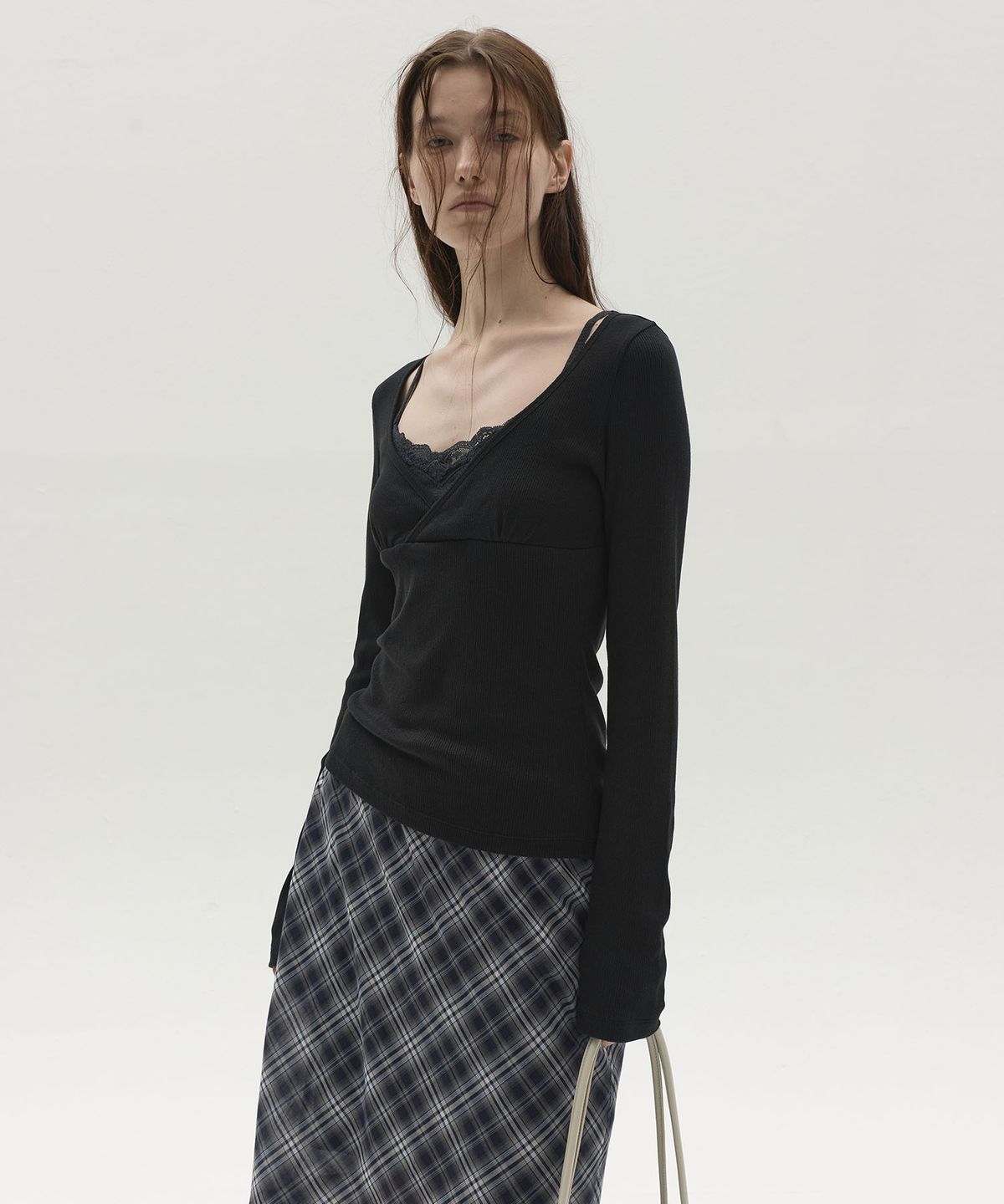 엘씨디씨티엠(LCDC™) LACE-DETAILED SLEEVELESS TOP (BLACK)