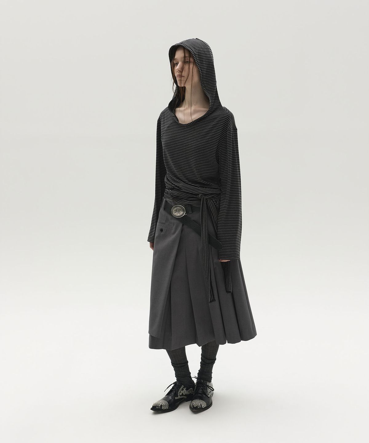 엘씨디씨티엠(LCDC™) STRIPED STRAP HOODED TOP (CHARCOAL)