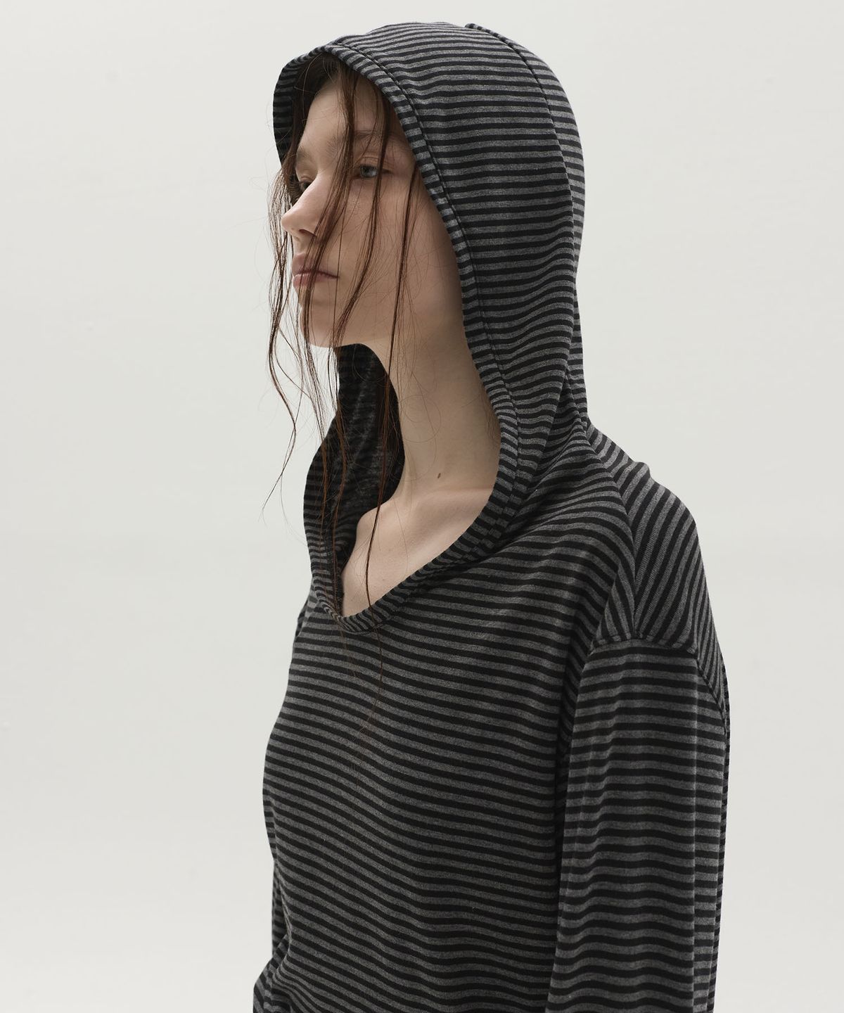 엘씨디씨티엠(LCDC™) STRIPED STRAP HOODED TOP (CHARCOAL)