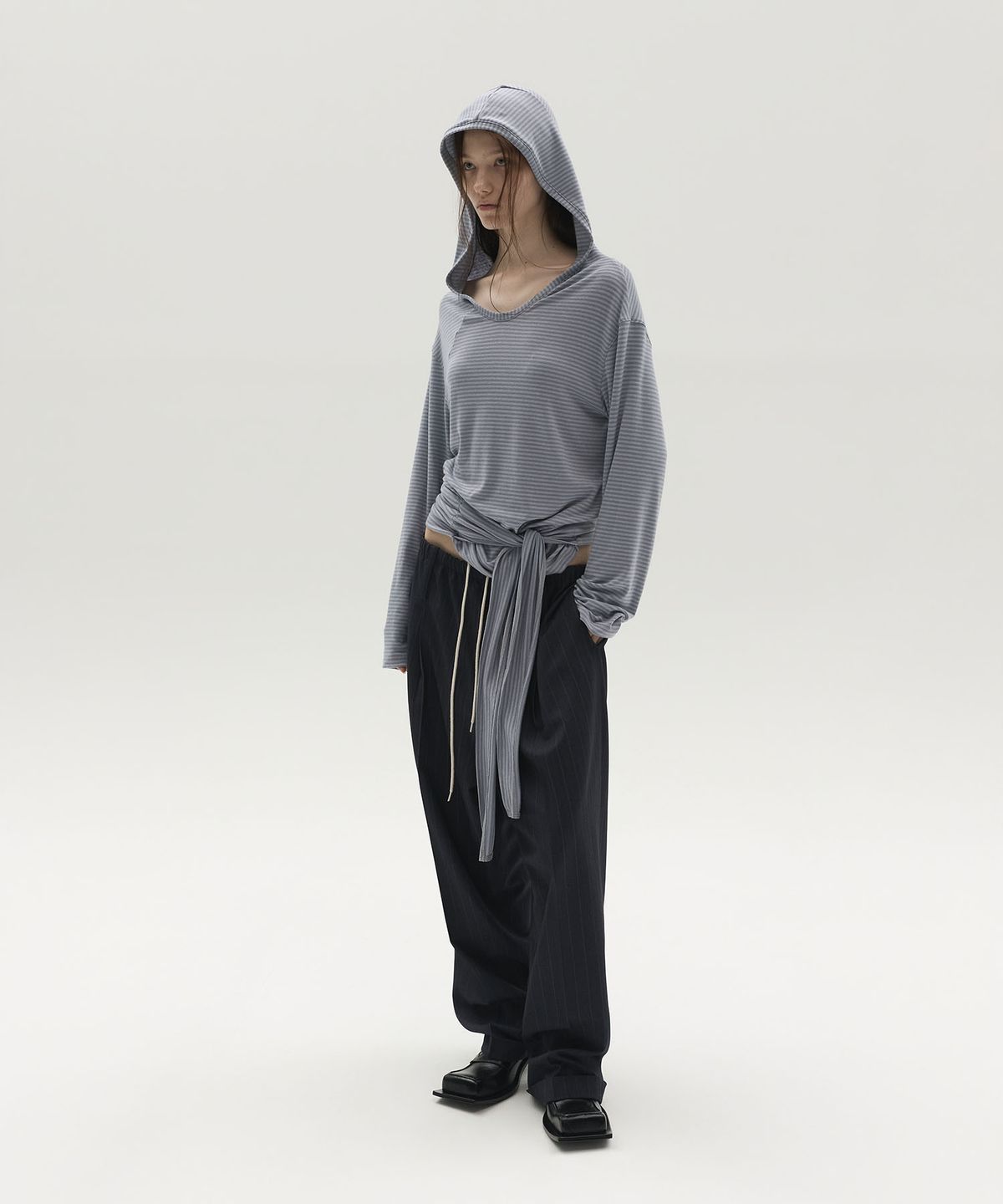 엘씨디씨티엠(LCDC™) STRIPED STRAP HOODED TOP (LIGHT BLUE)