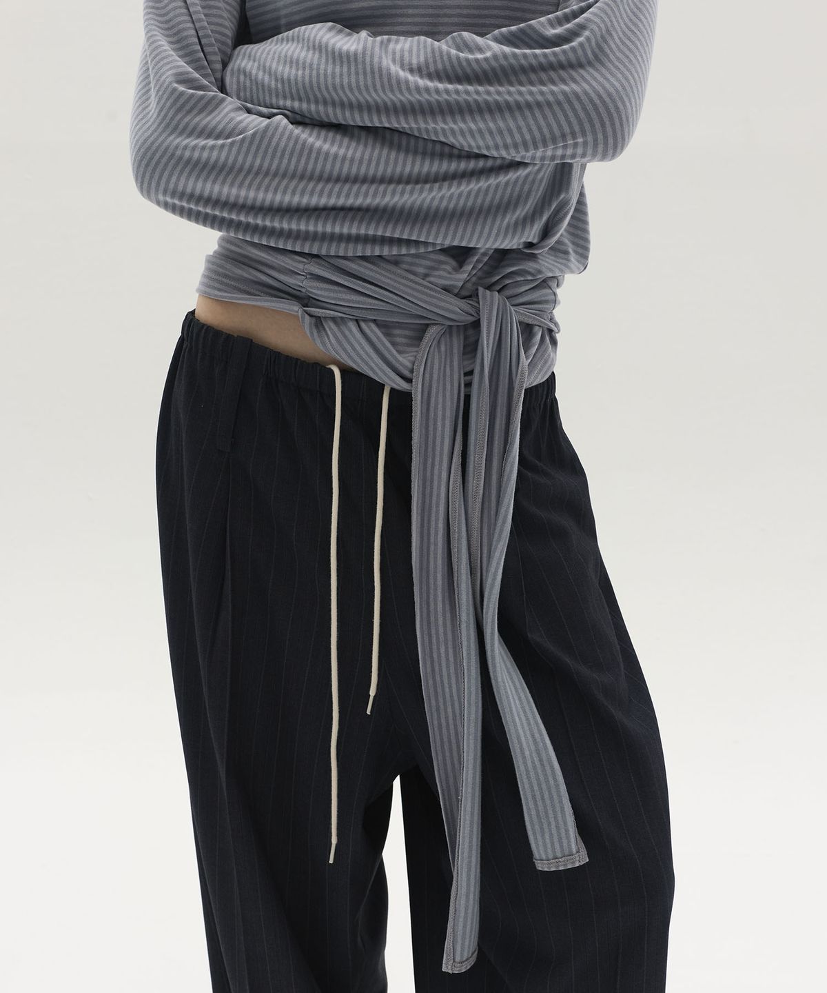엘씨디씨티엠(LCDC™) STRIPED STRAP HOODED TOP (LIGHT BLUE)