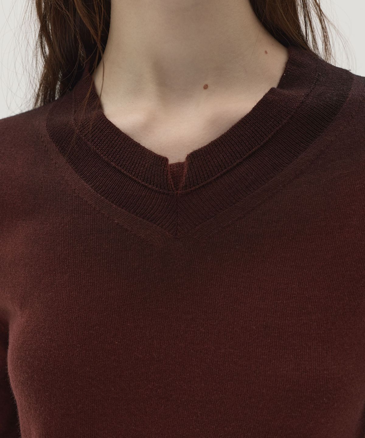 엘씨디씨티엠(LCDC™) FRAYED V-NECK KNIT TOP (BURGUNDY)