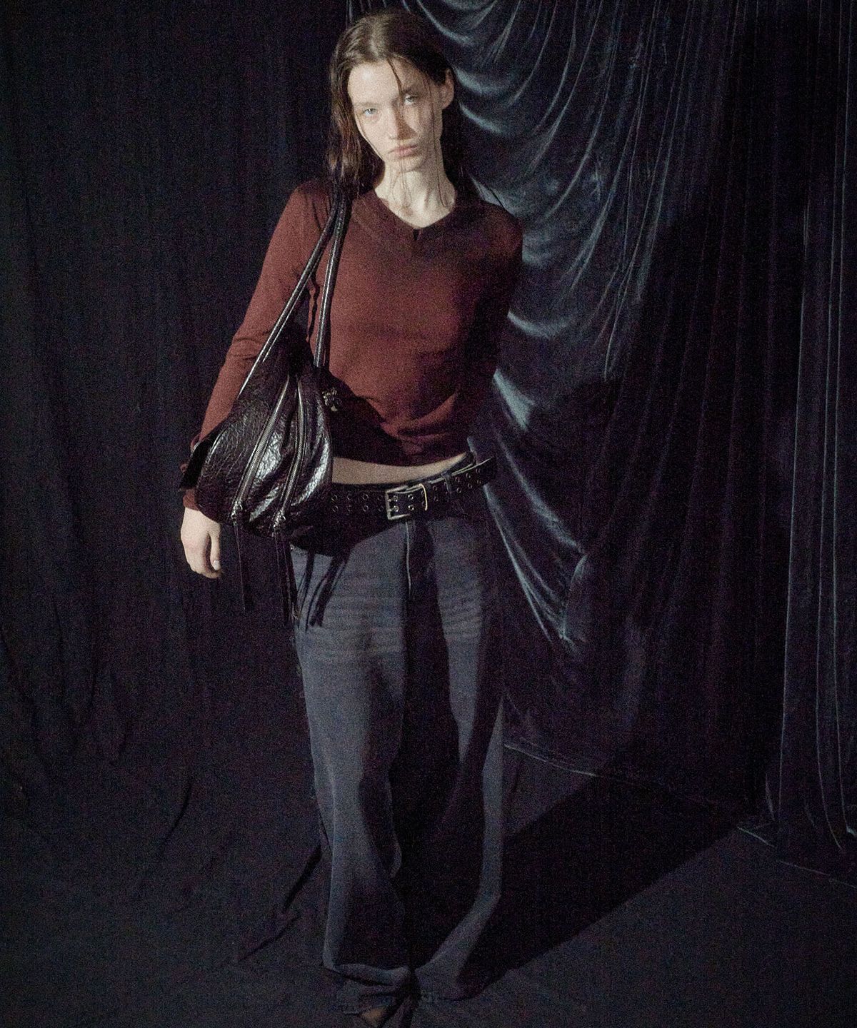 엘씨디씨티엠(LCDC™) FRAYED V-NECK KNIT TOP (BURGUNDY)