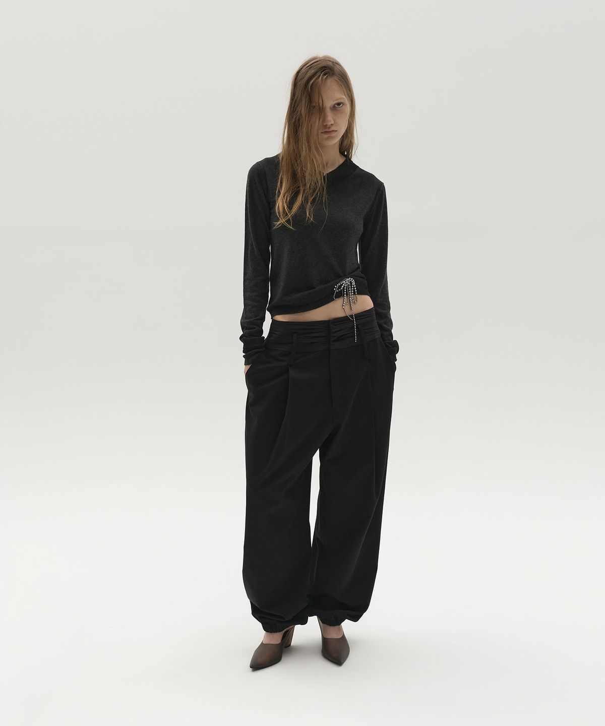 엘씨디씨티엠(LCDC™) FRAYED V-NECK KNIT TOP (DARK GREY)