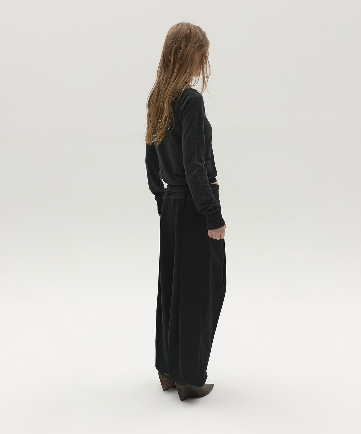 엘씨디씨티엠(LCDC™) FRAYED V-NECK KNIT TOP (DARK GREY)