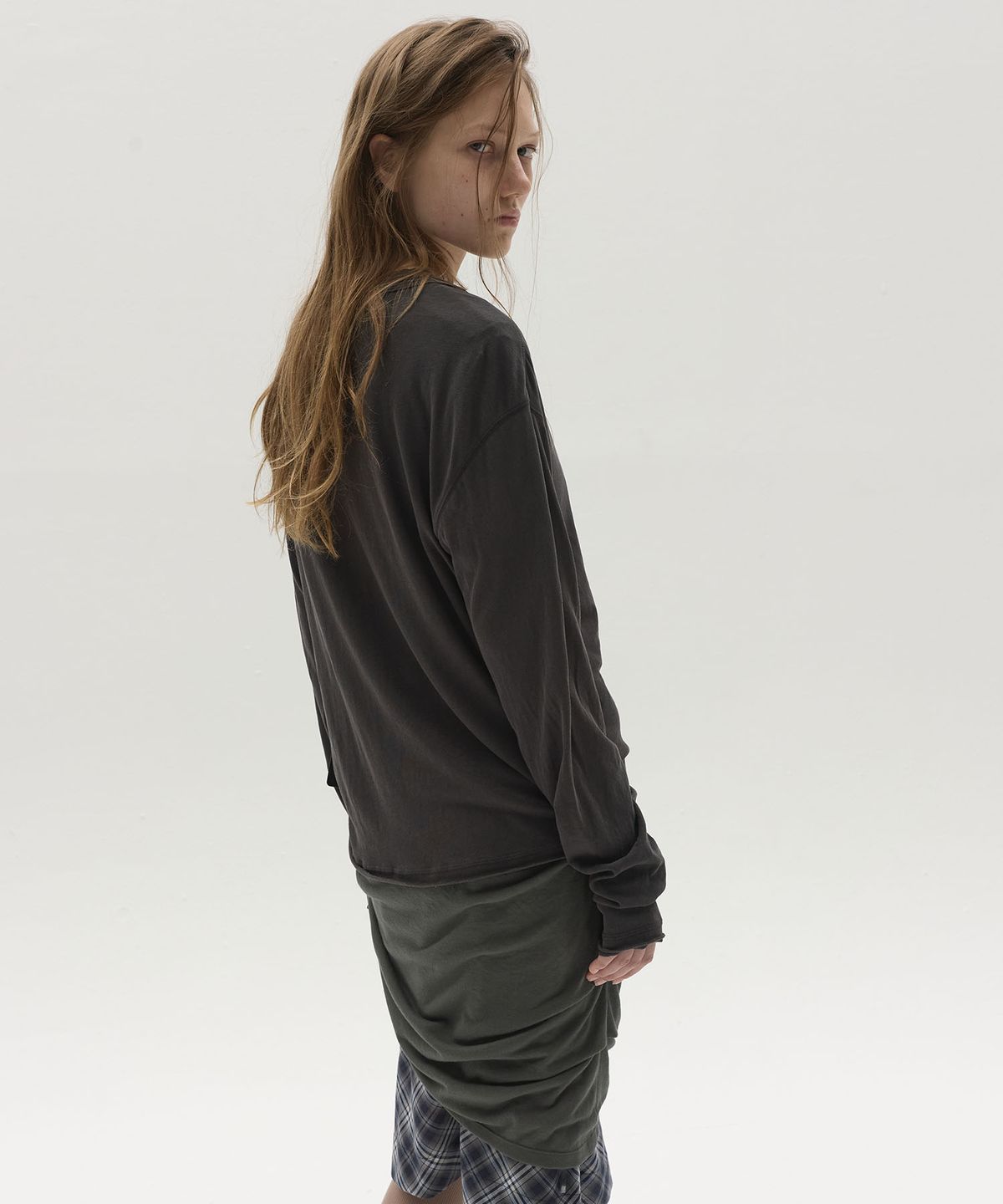엘씨디씨티엠(LCDC™) DEEP NECK COTTON TOP (DARK GREY)