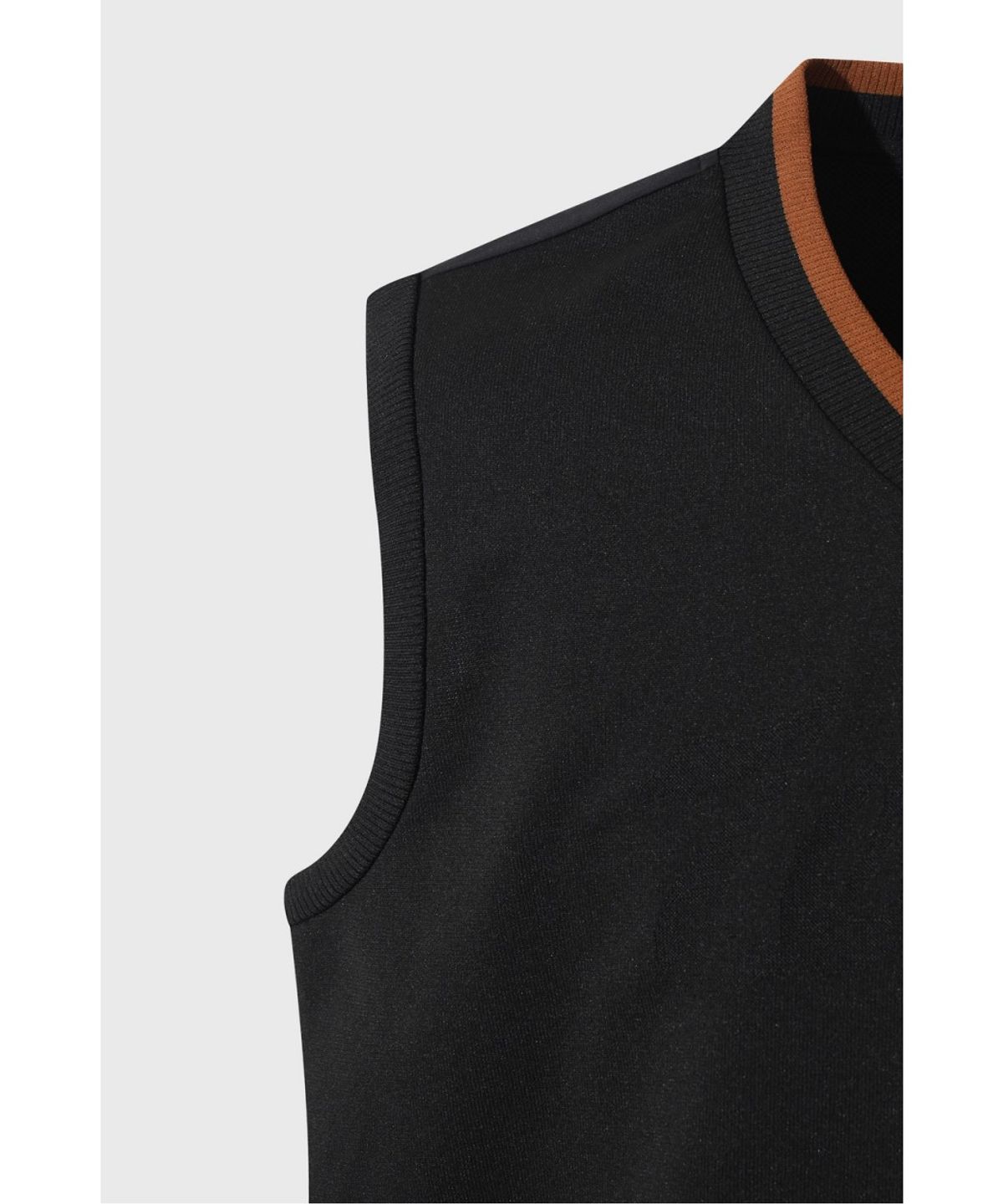 왁(WAAC) Men Hybrid V-neck Knit Vest WMWAA26601BKX