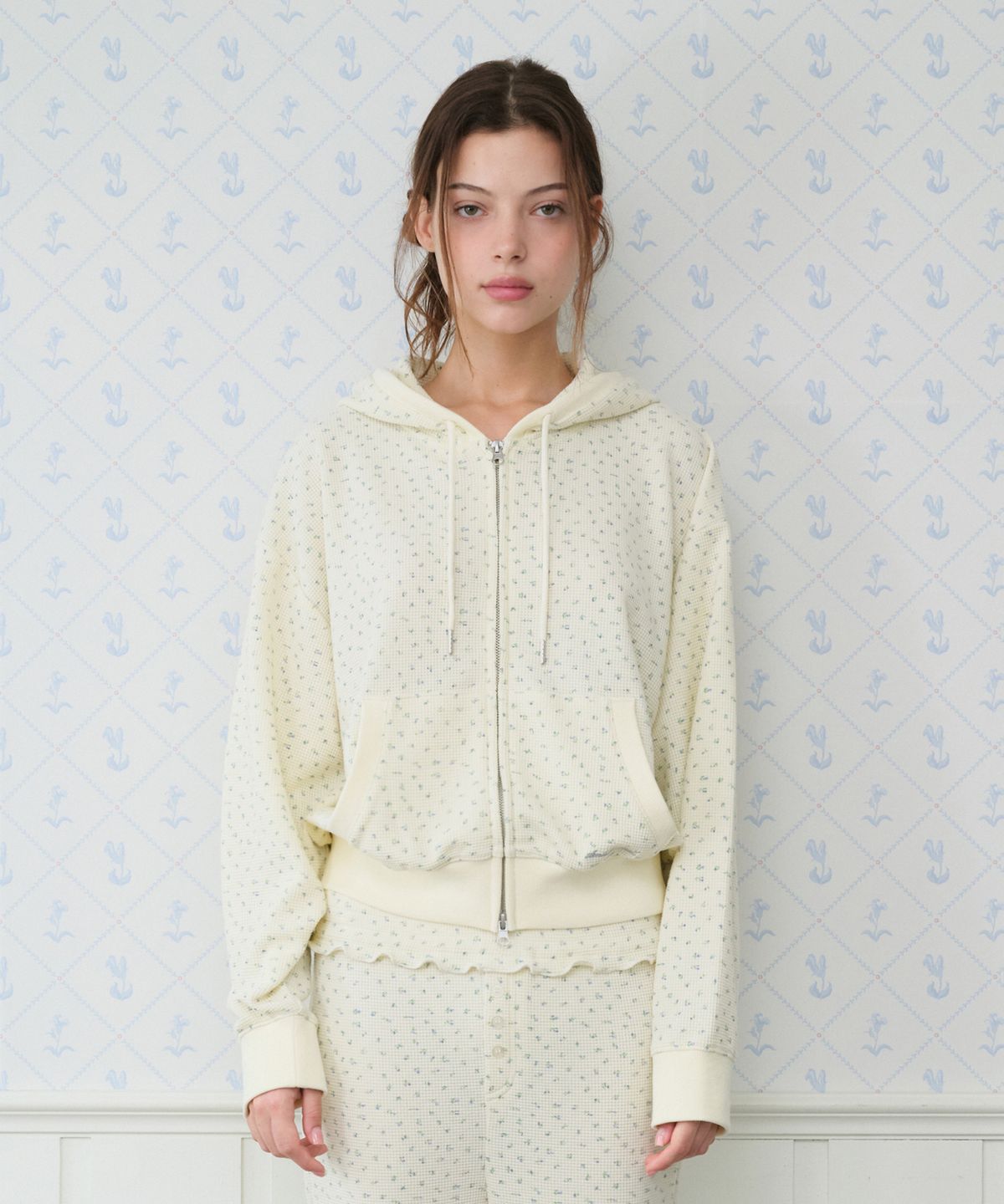 아메스 월드와이드(AMES-WORLDWIDE) CLASSIC FLOWER WAFFLE HOODIE ZIP-UP CREAM