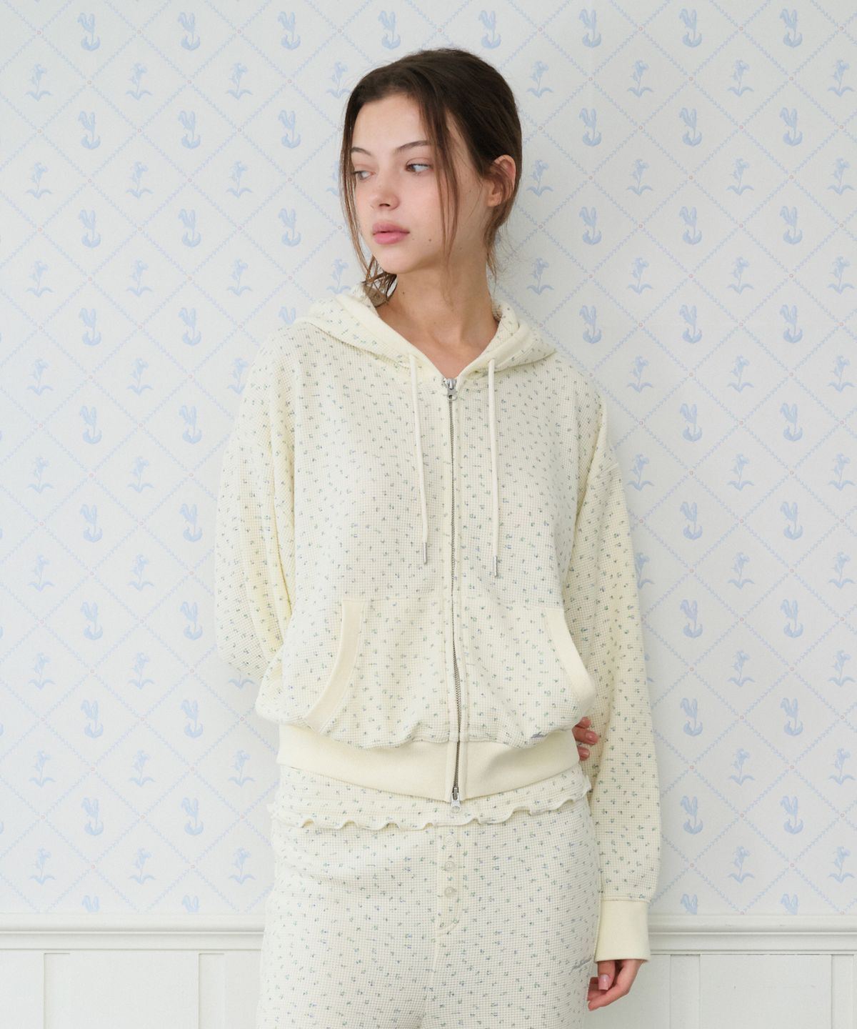 아메스 월드와이드(AMES-WORLDWIDE) CLASSIC FLOWER WAFFLE HOODIE ZIP-UP CREAM