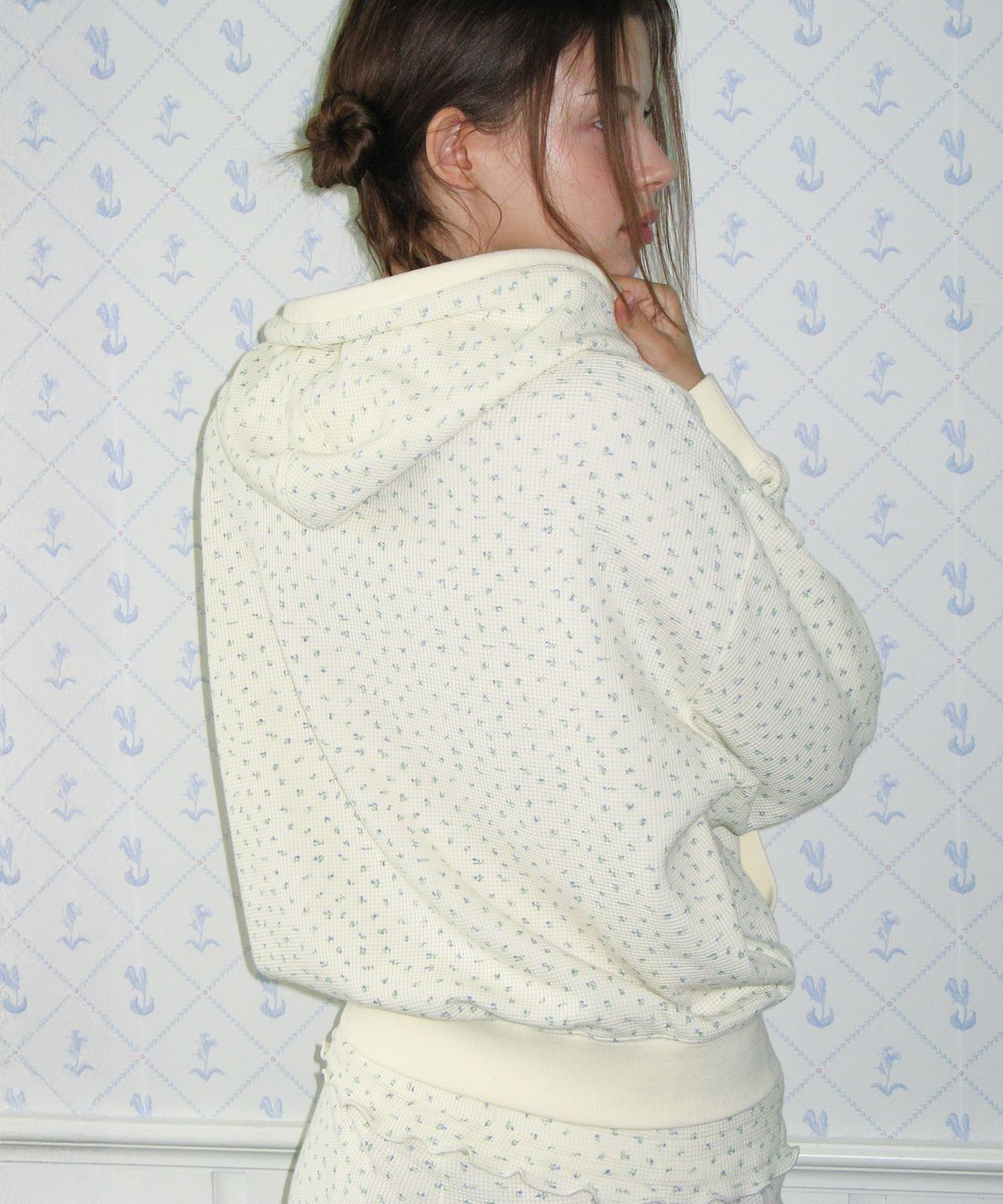 아메스 월드와이드(AMES-WORLDWIDE) CLASSIC FLOWER WAFFLE HOODIE ZIP-UP CREAM