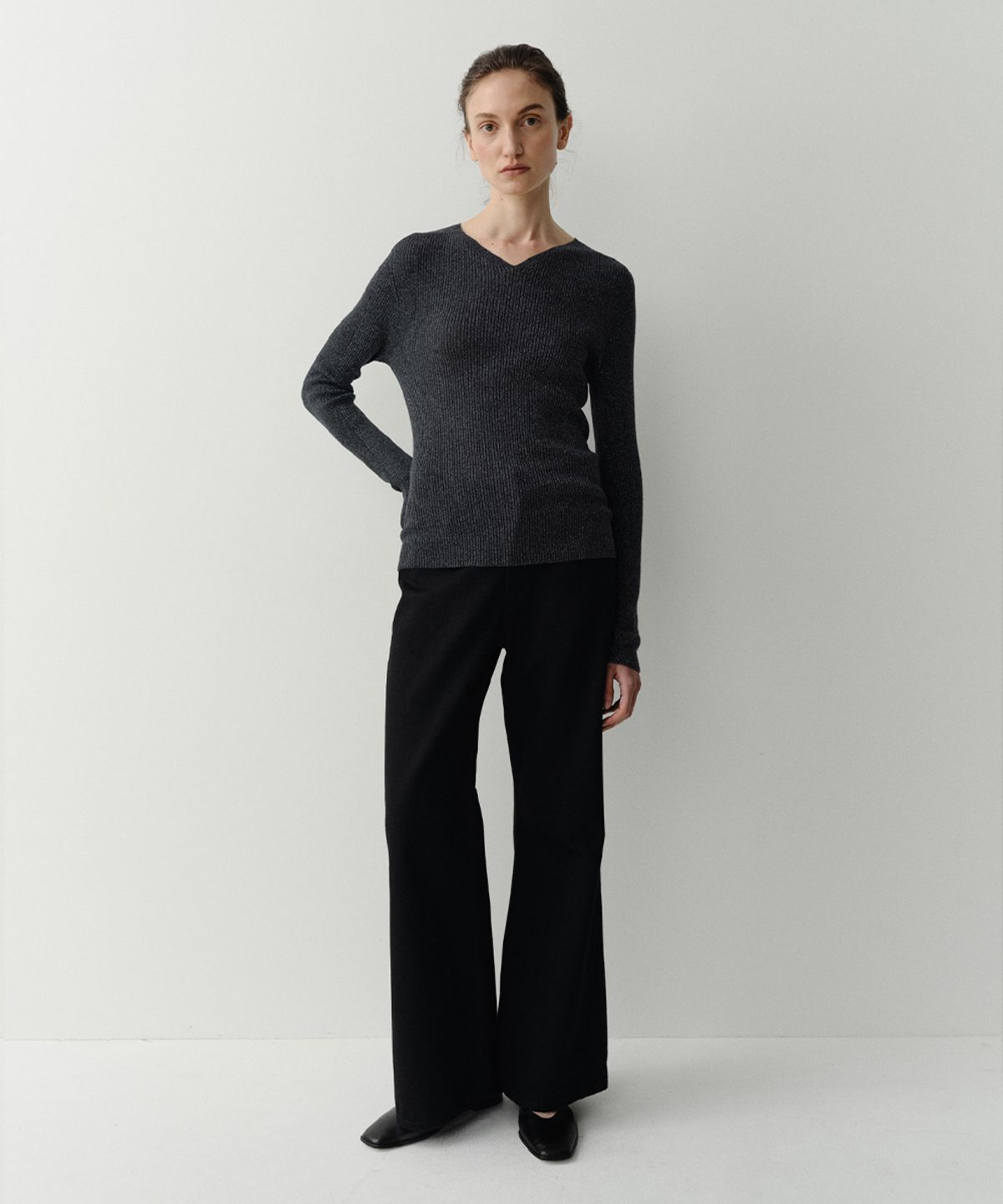 이아(EAAH) RELAXED FLARE DENIM PANTS (BLACK)
