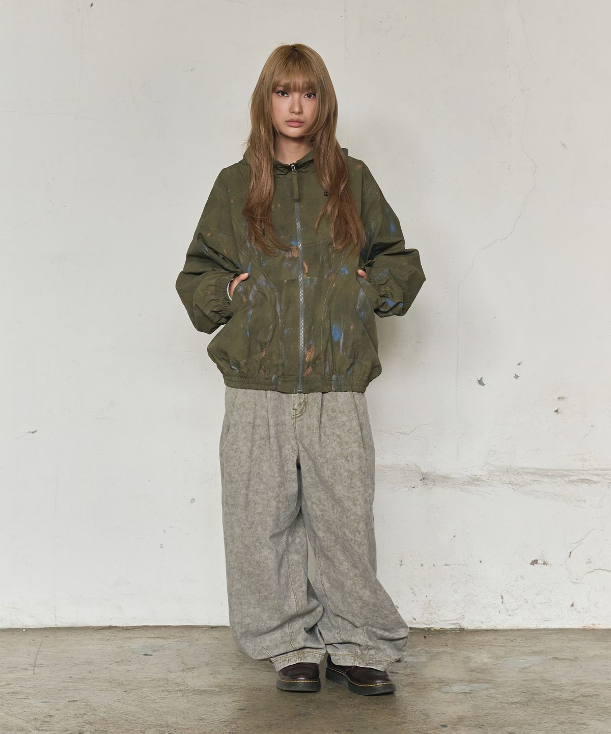 논타입(NONTYPE) PAINT SPLATTER HOODED ZIP WINDBREAKER (KHAKI)