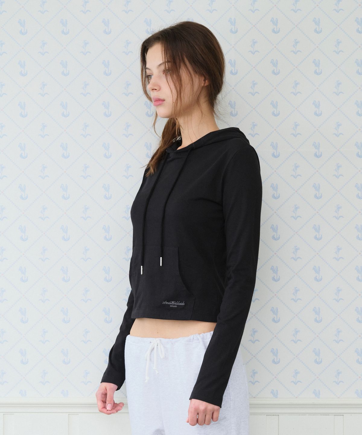 아메스 월드와이드(AMES-WORLDWIDE) CLASSIC CROP HOODIE LS TEE BLACK