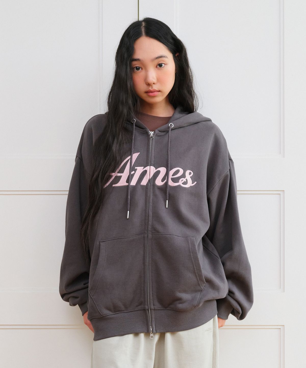 아메스 월드와이드(AMES-WORLDWIDE) STANDARD LOGO HOODIE ZIP-UP CHARCOAL