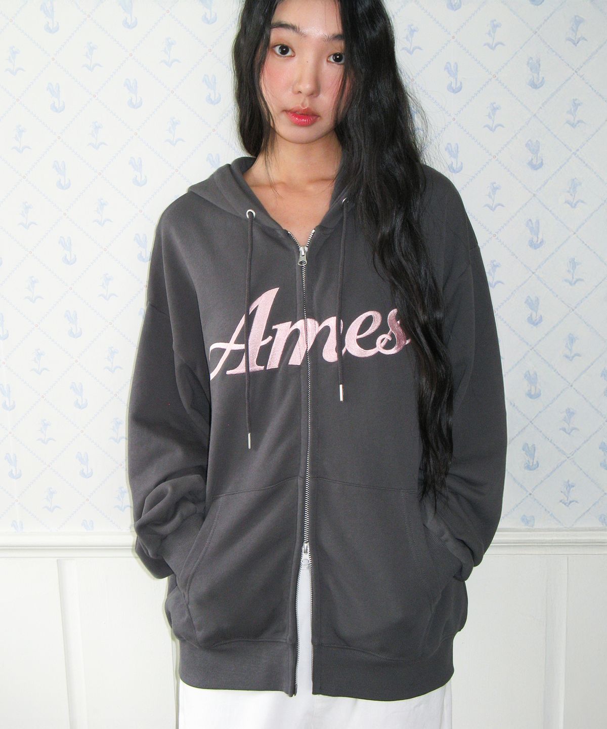 아메스 월드와이드(AMES-WORLDWIDE) STANDARD LOGO HOODIE ZIP-UP CHARCOAL