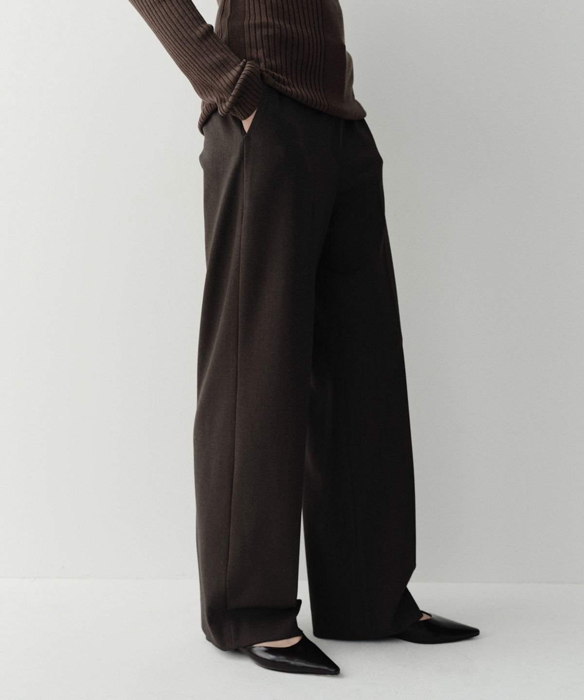 이아(EAAH) FW ATO STRAIGHT PANTS (BROWN)