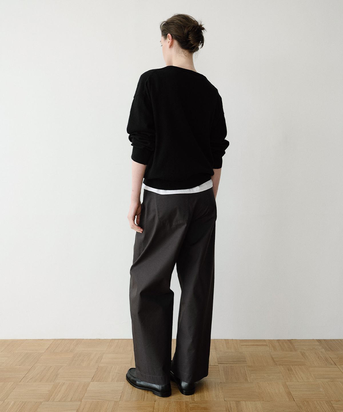 이아(EAAH) LIV BARREL COTTON PANTS (CHARCOAL)