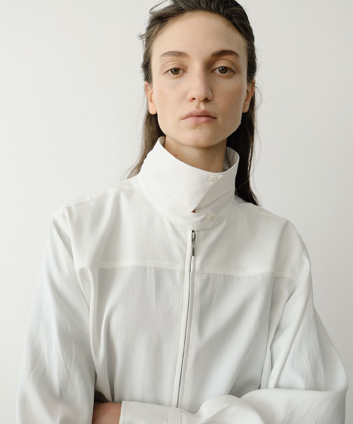 이아(EAAH) TESS ZIPPED SHIRT (WHITE)