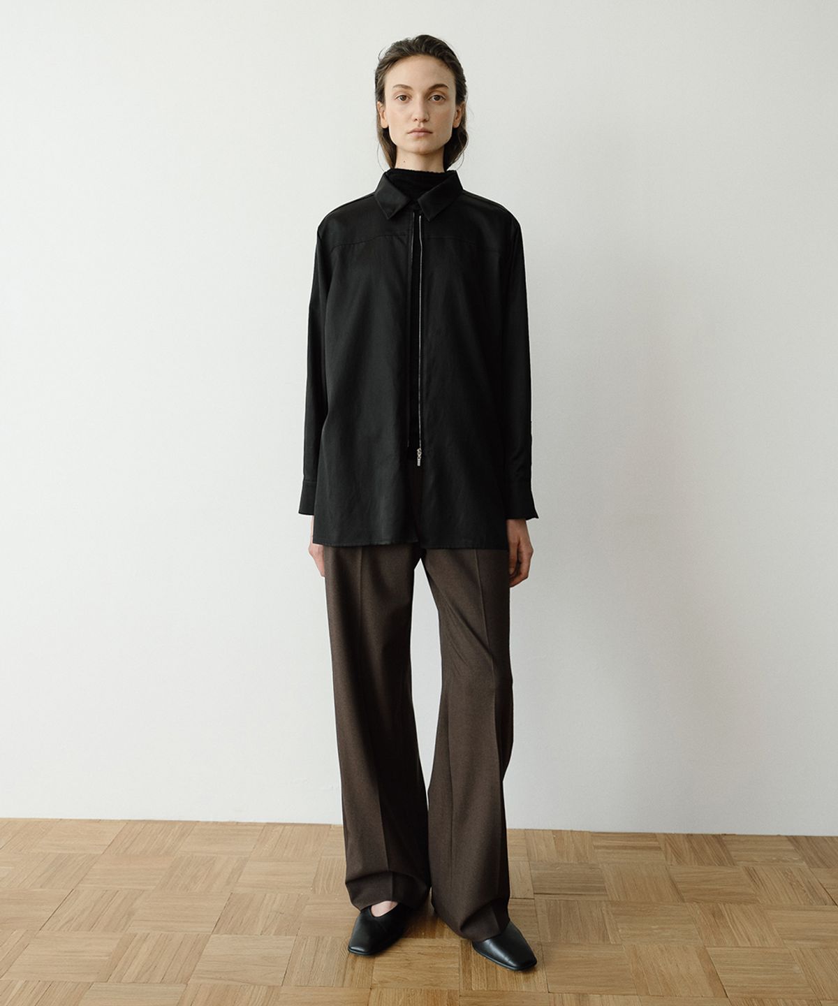 이아(EAAH) TESS ZIPPED SHIRT (BLACK)