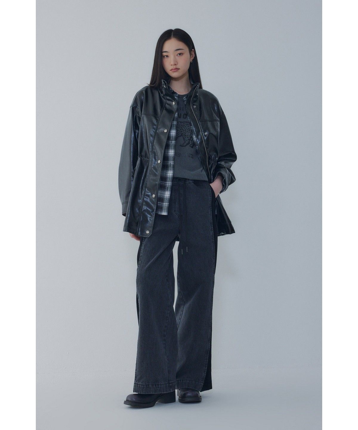 보브(VOICE OF VOICES) 신세틱 레더 하프 점퍼 _블랙 7156320005
