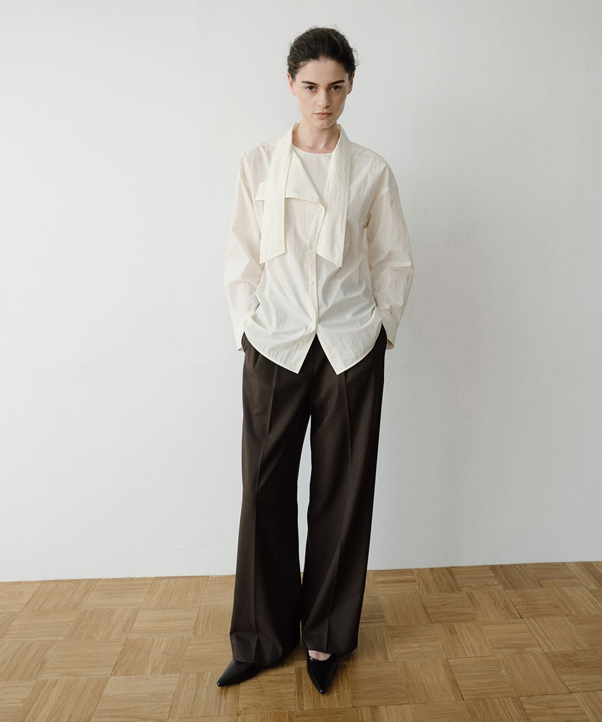 이아(EAAH) BOW TIE SHIRT (CREAM)