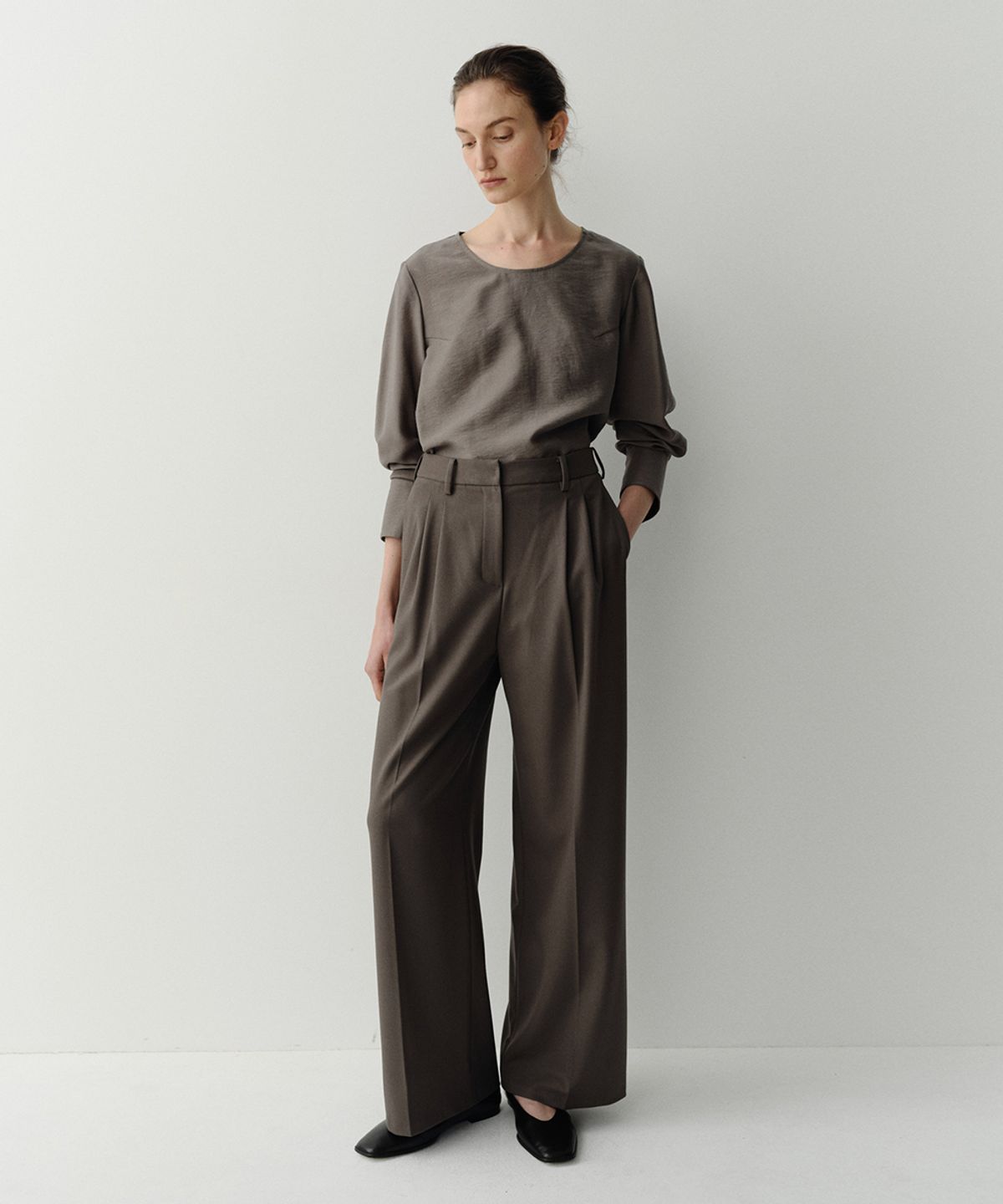 이아(EAAH) FW WIDE TUCK PANTS (TAUPE)