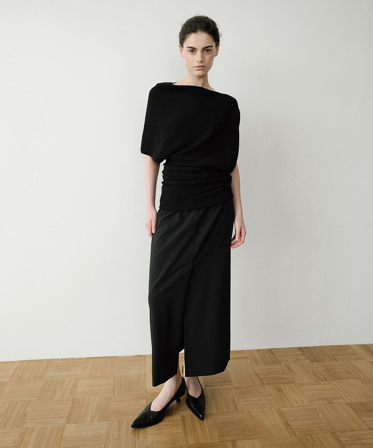 이아(EAAH) BABY ALPACA DRAPE KNIT TOP (BLACK)