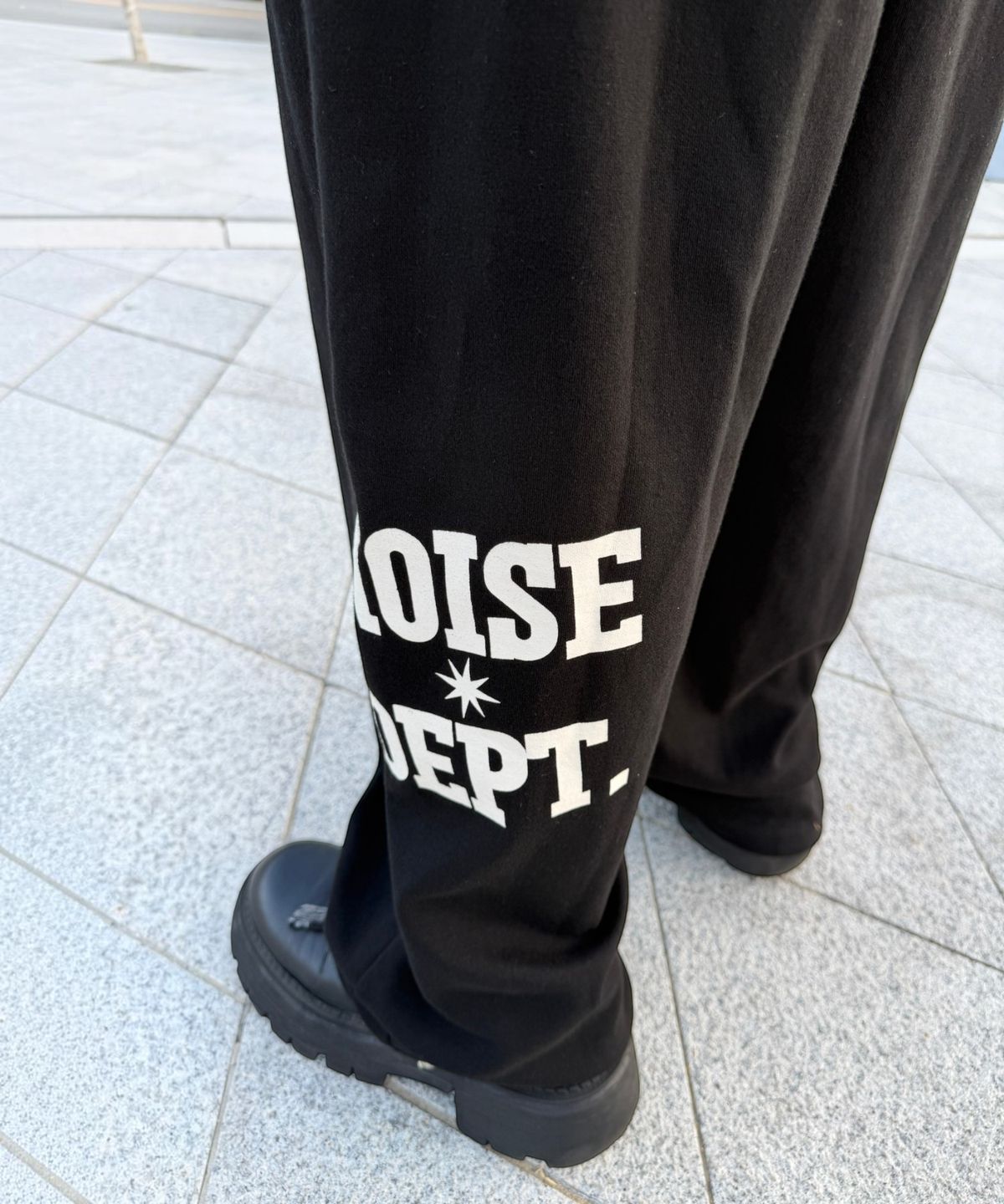 슈퍼서브(SUPERSUB) NOISE DEPT 이글 와이드 스웨트 팬츠-블랙