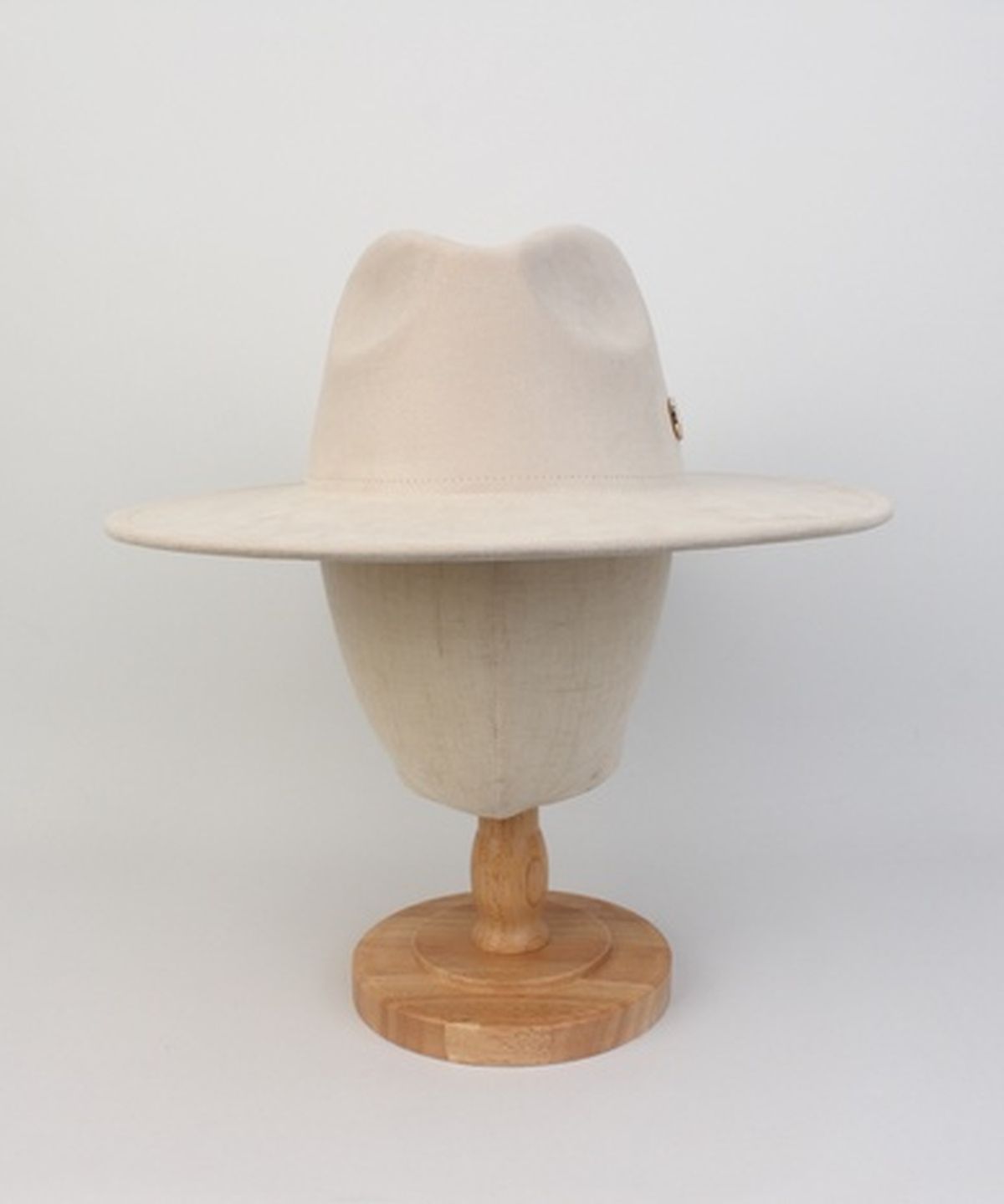 유니버셜 케미스트리(UNIVERSAL CHEMISTRY) Suede Simple Ivory Fedora 페도라