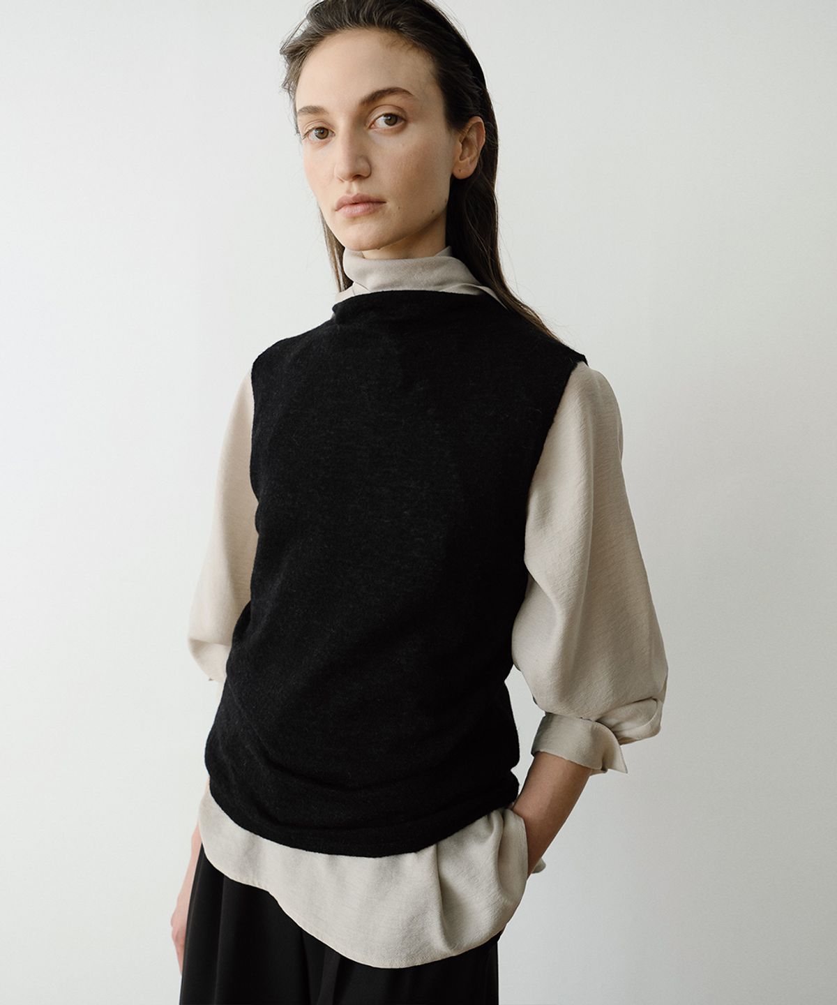 이아(EAAH) BABY ALPACA MOCK NECK KNIT TOP (BLACK)