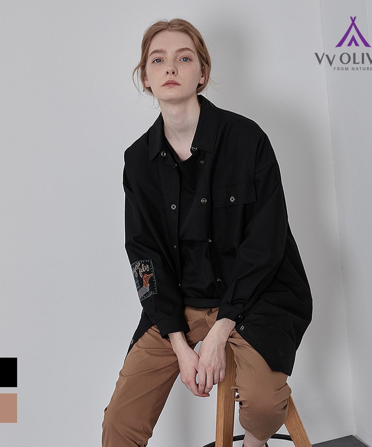 비비올리비아(VVOLIVIA) 자수 포인트 아우터형 블라우스_VVBNLYF8161