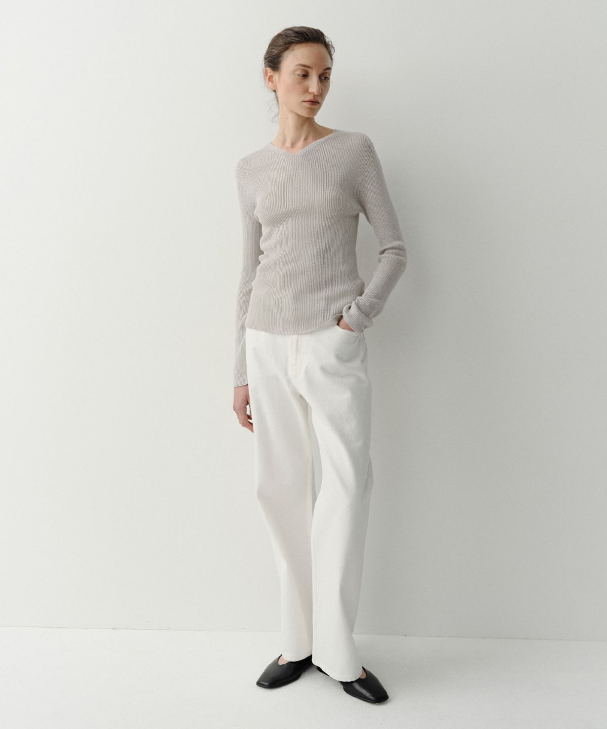 이아(EAAH) LUREX V NECK KNIT TOP (SILVER)