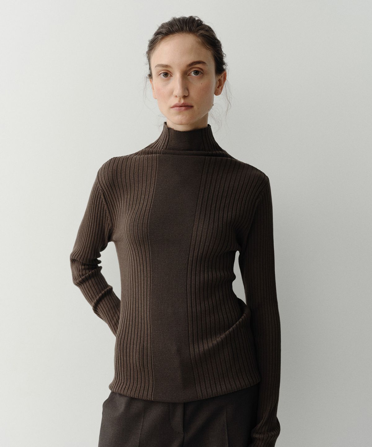 이아(EAAH) WOOL SILK RIB KNIT TOP (BROWN)