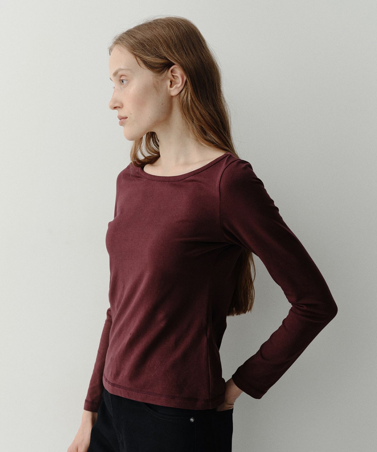 이아(EAAH) BOAT NECK T-SHIRT (BURGUNDY)