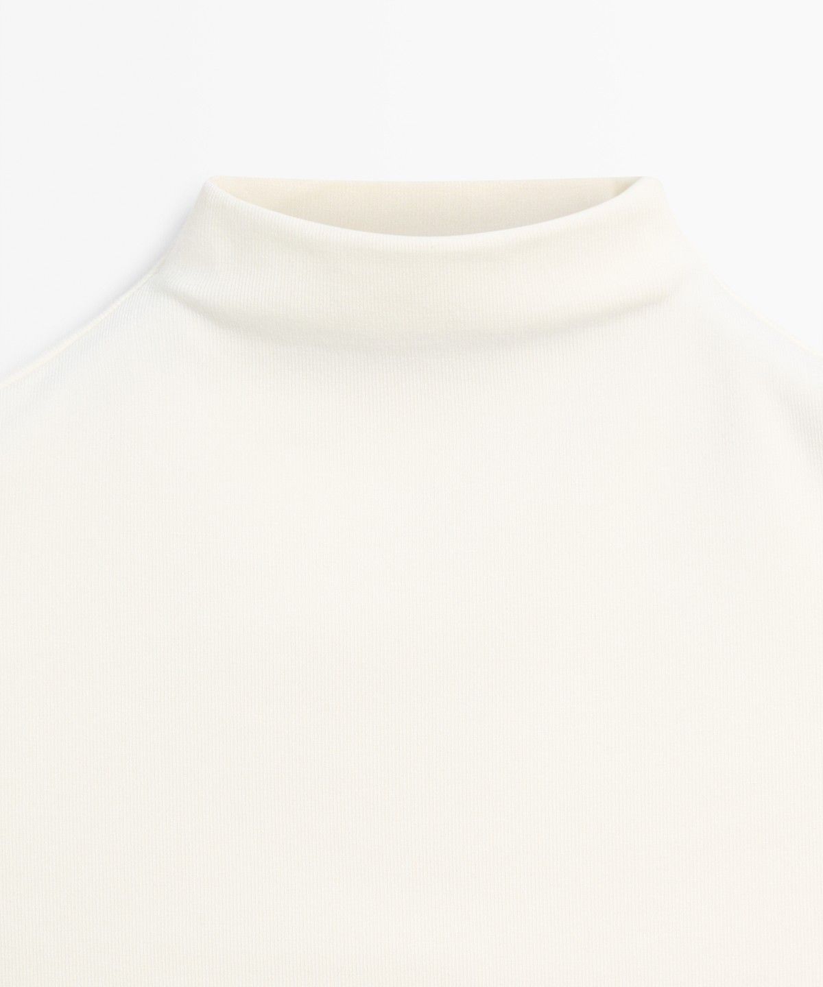 마시모두띠(MASSIMO DUTTI) 퍼널넥 니트 탑